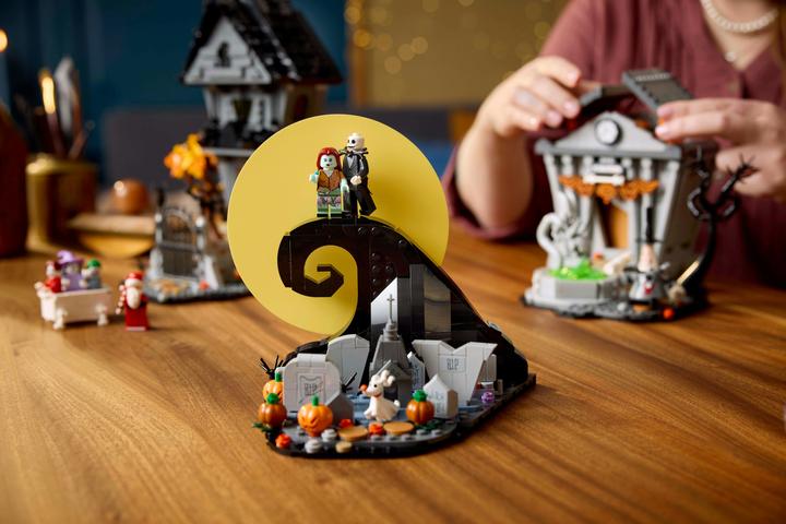 Image du produit LEGO Nightmare Before Christmas (21351, LEGO Ideas, LEGO difficiles à trouver)