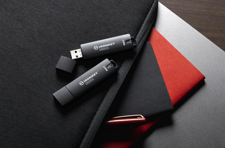 Produktbild Kingston IronKey D500S (32 GB, USB-A)