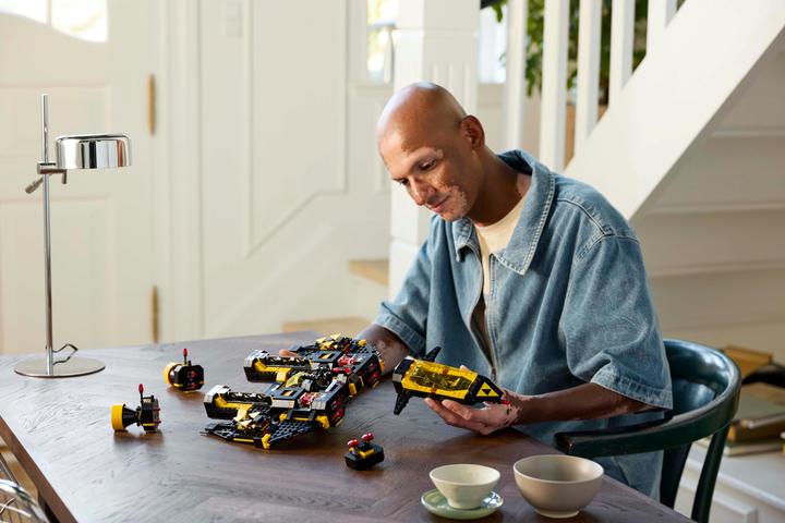 Produktbild LEGO Blacktron Renegade (10355, LEGO Icons, LEGO Seltene Sets)