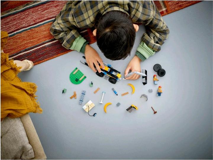 Actual product image LEGO 60385 Wheel loader (60385, LEGO City)