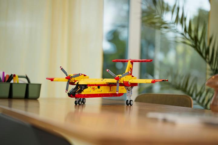 Actual product image LEGO Firefighter Aircraft (42152, LEGO Technic)