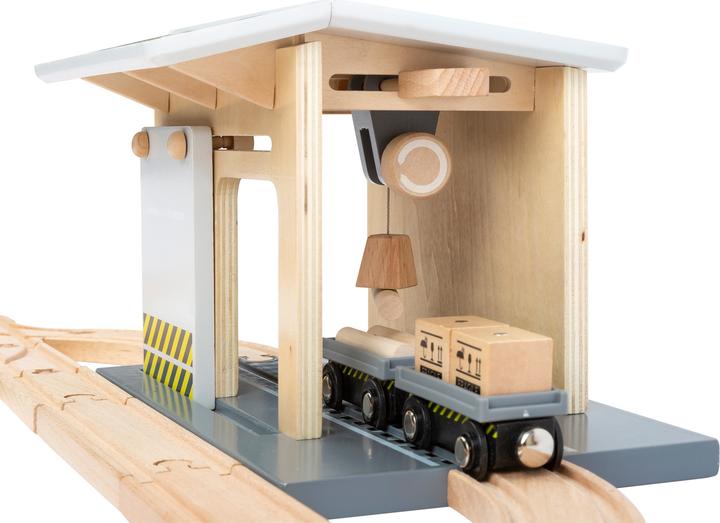 Produktbild small foot Güterbahnhof mit Zubehör