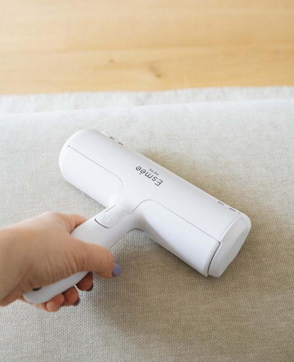 Actual product image Esmée Self-cleaning pet hair remover
