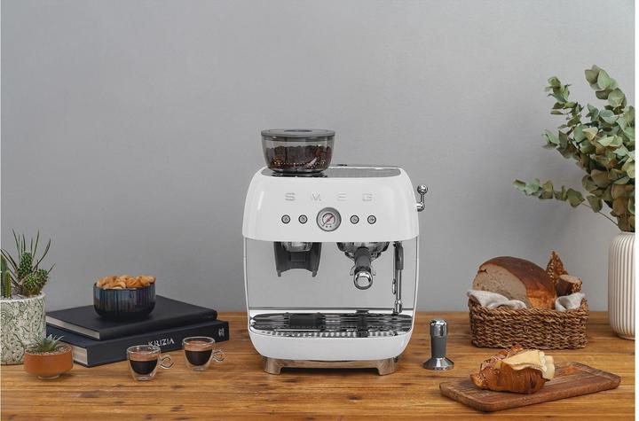 Immagine prodotto Smeg EGF03WHEU Macchina per caffè espresso, completamente automatica, stile anni '50, bianca