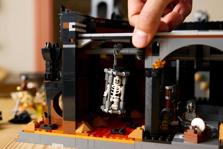 Actual product image LEGO The Lord of the Rings: Barad-dûr (10333, LEGO Icons, LEGO Rare Sets)
