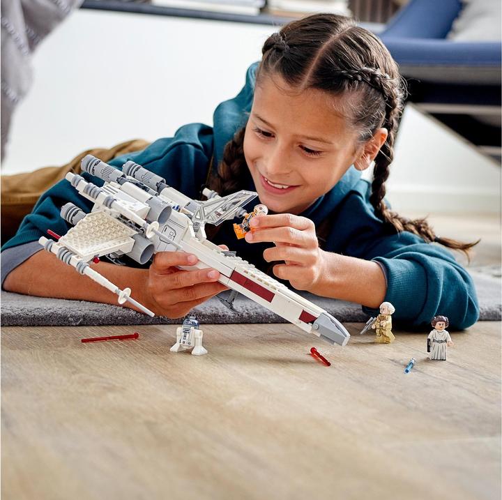Actual product image LEGO Luke Skywalker's X-Wing Fighter (75301, LEGO Star Wars)
