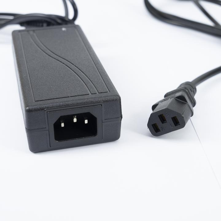 Produktbild PNI 230V - 12V 5A 60 Watt Netzteil für Überwachungskameras und DVR