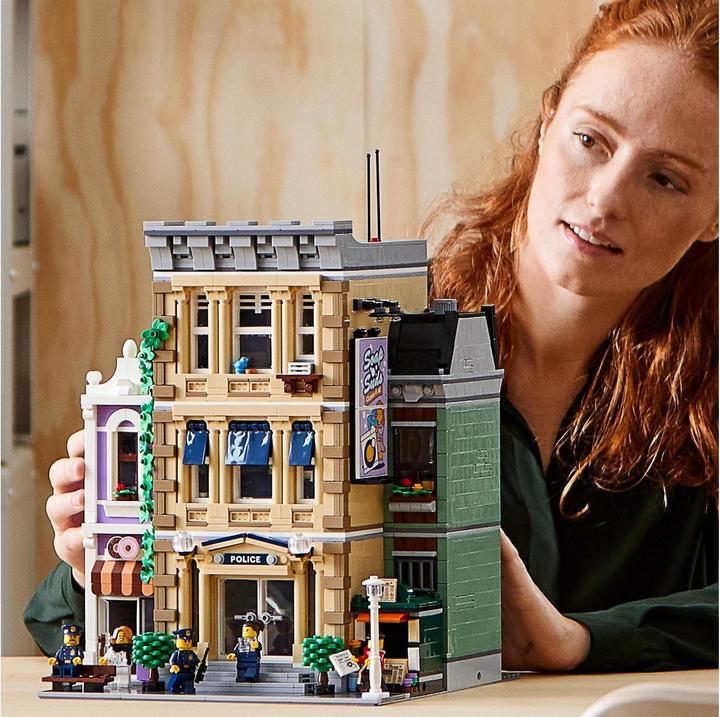 Actual product image LEGO Police Station (10278, LEGO Creator Expert, LEGO Rare Sets)
