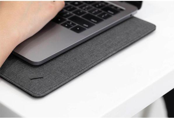 Actual product image Native Union Stow Slim (13", Apple)