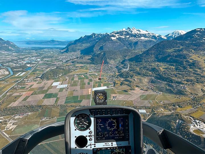 Produktbild Smartbox Ein 30-minütiger Helikopterflug mit Privatpilot durch die wunderschöne Schweizer Bergwelt (1 Pers.)