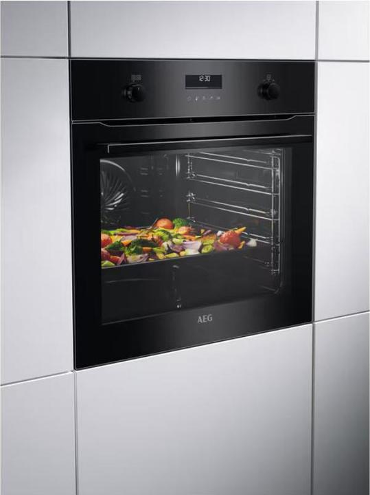 Actual product image AEG BPK556260B 6000 SteamBake® / Steam oven Oven with moisture additive / Pyrolytic Self