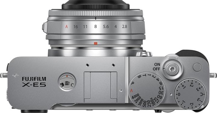 Produktbild Fujifilm X-E5 Silver Kit XF23mm F2.8 (40.20 Mpx, APS-C / DX)