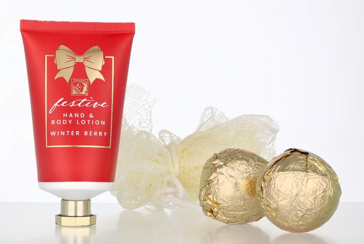 Image du produit Accentra Set de bain FESTIVE dans un panier métallique en forme d'étoile, y compris 50ml de lotion pour les (Set soin capillaire, Set soin du corps)