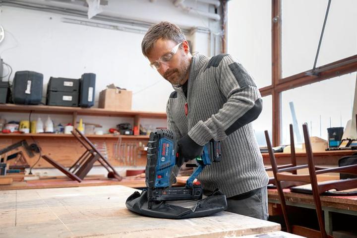 Produktbild Bosch Professional Akku-Holzklammerer GTH 18V-38 M