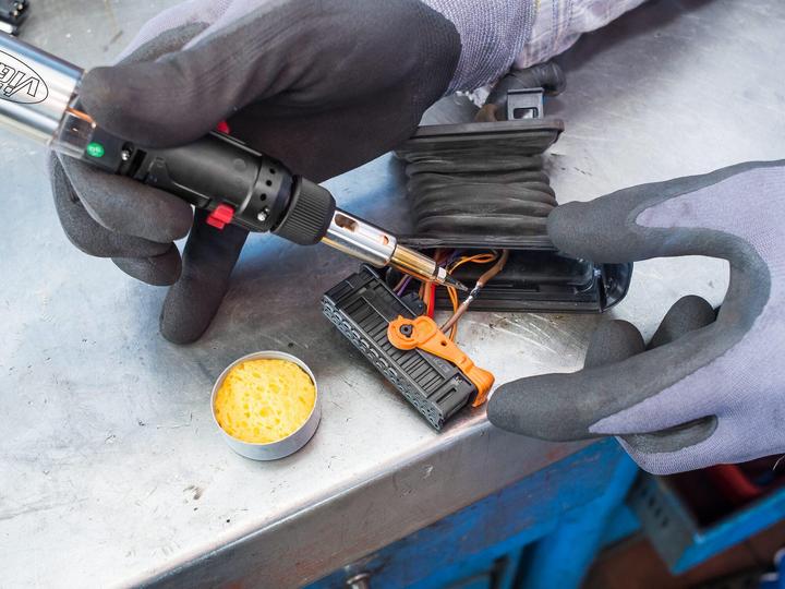 Actual product image Vigor Gas Soldering Iron Set V5512