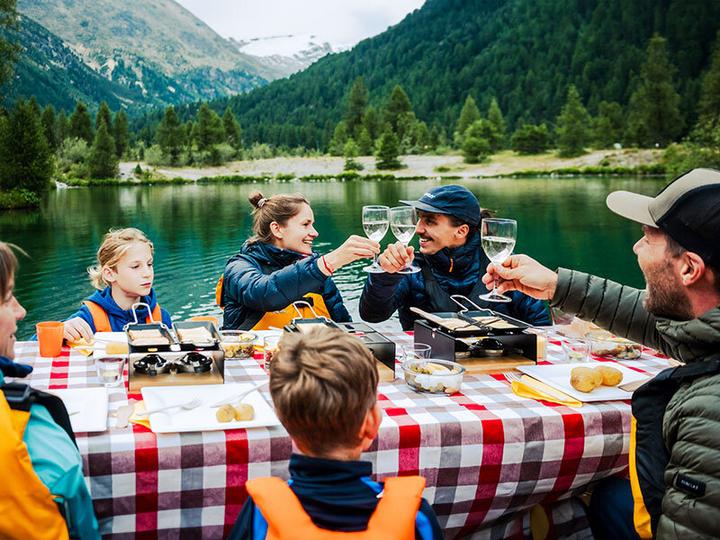 Produktbild Smartbox Raclette-Genuss auf einem Rafting-Boot im Engadin für 4 Personen (4 Pers.)