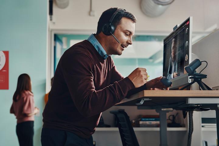 Actual product image HP Voyager Focus 2 Microsoft (Wireless, USB-A)