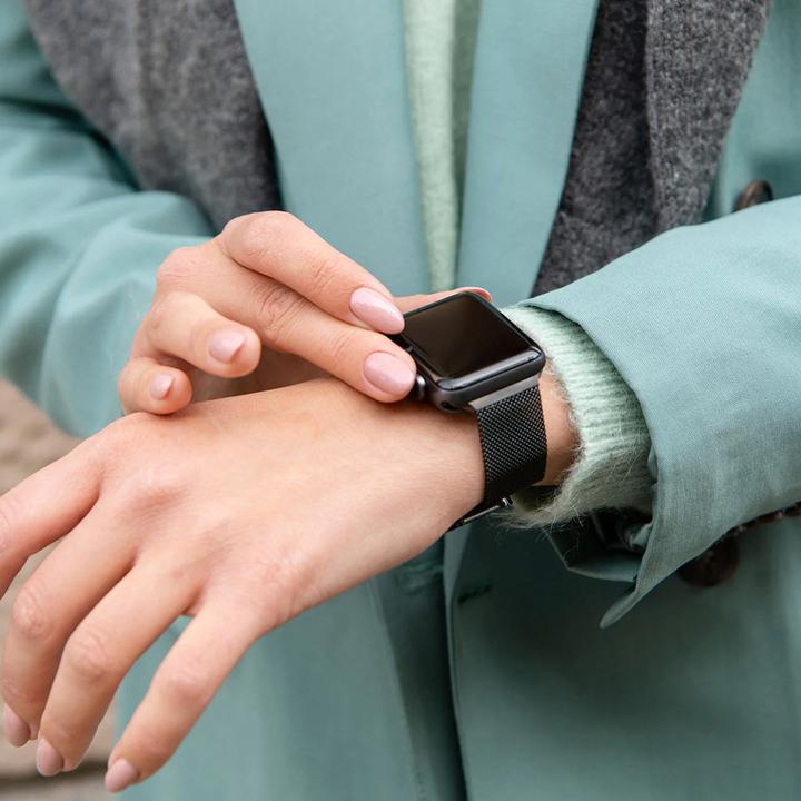 Actual product image Burga Apple Watch Band Metal Mesh Black 38mm / 40mm / 41mm (Milanaise RVS vlechtwerk)