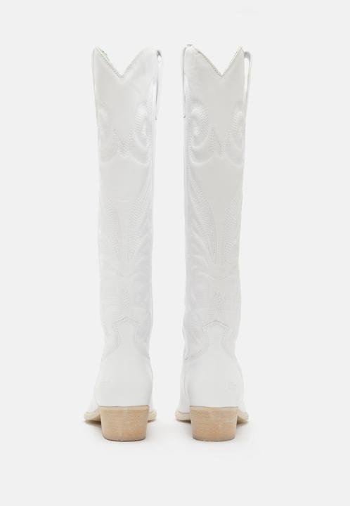 Actual product image Felmini The cowboy boot with heel from, is characterised by beautiful embroidery on the shaft (38)