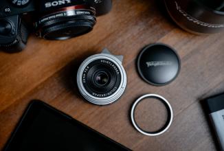 Actual product image Voigtländer Color-Skopar 28mm/2.8 VM II asph. silver (Leica M, full size)