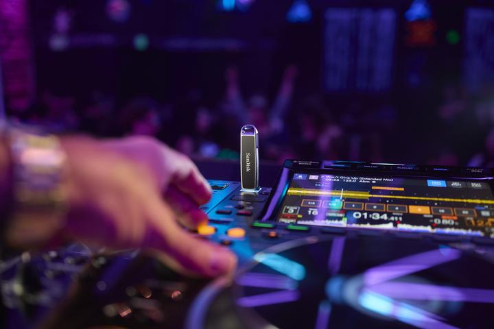 Productafbeelding SanDisk DJ Flash Drive 512GB (512 GB, USB-A, USB-C)