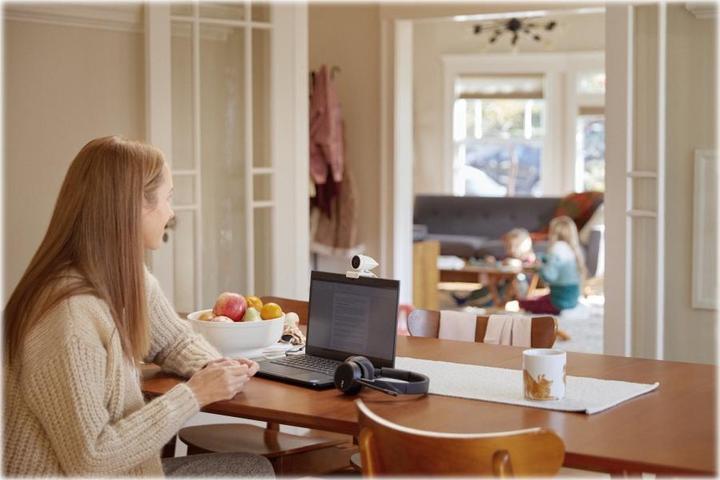 Image du produit Poly Voyager 4220 UC Bundle mit Studio P5 Webcam (Filaire, Sans fil, USB-A)