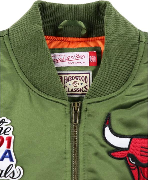 Immagine prodotto Mitchell & Ness NBA Flight Satin - Chicago Bulls Bomberja - 125971 (L)