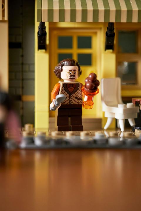 Actual product image LEGO Harry Potter Diagon Alley (75978, LEGO Harry Potter, LEGO Rare Sets)