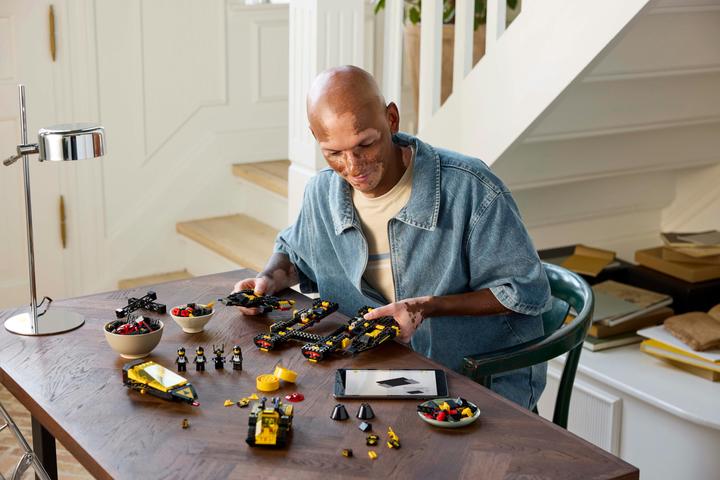 Produktbild LEGO Blacktron Renegade (10355, LEGO Icons, LEGO Seltene Sets)