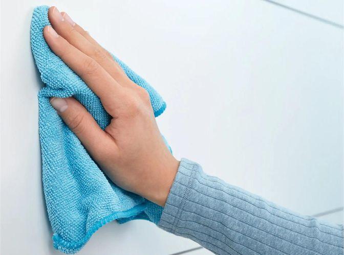 Immagine prodotto tesa Porta rotolo di carta igienica EKKRO con soluzione adesiva senza foratura