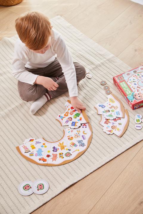 Immagine prodotto Barbo Toys Gioco delle ciambelle CoComelon - Pronti, Partenza, Trova (Inglese, Finlandese, Tedesco, Svedese)
