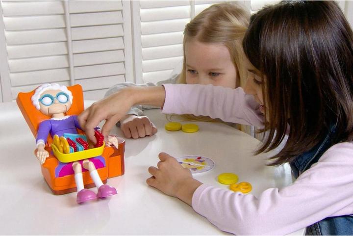 Actual product image Tomy Granny Koekie Spel (German)