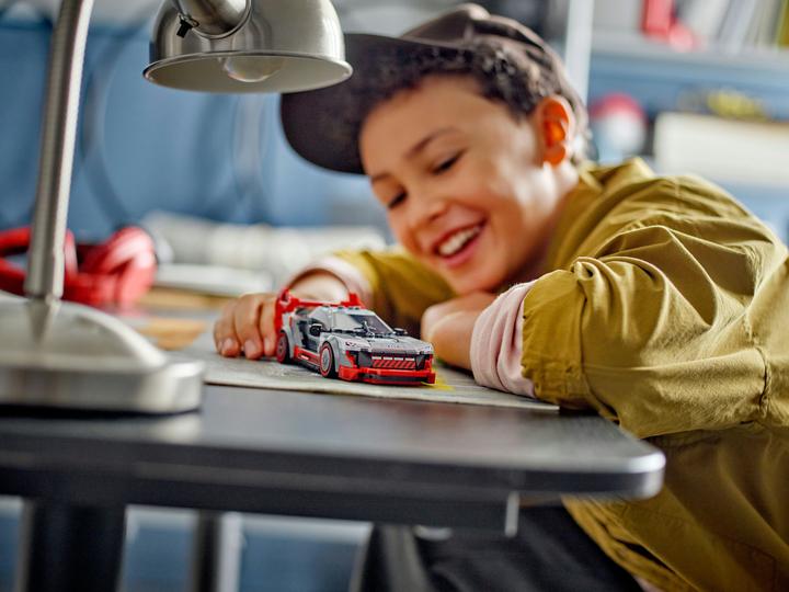 Produktbild LEGO Audi S1 e-tron quattro Rennwagen (76921, LEGO Speed Champions)