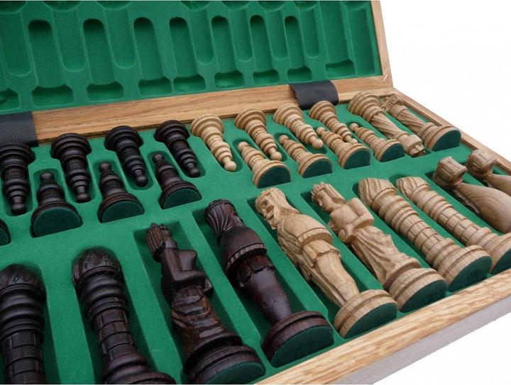Actual product image Holzecke Carved oak chessboard