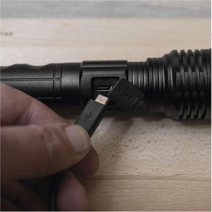 Image du produit Emos Lampe de poche en métal (18.30 cm, 600 lm)