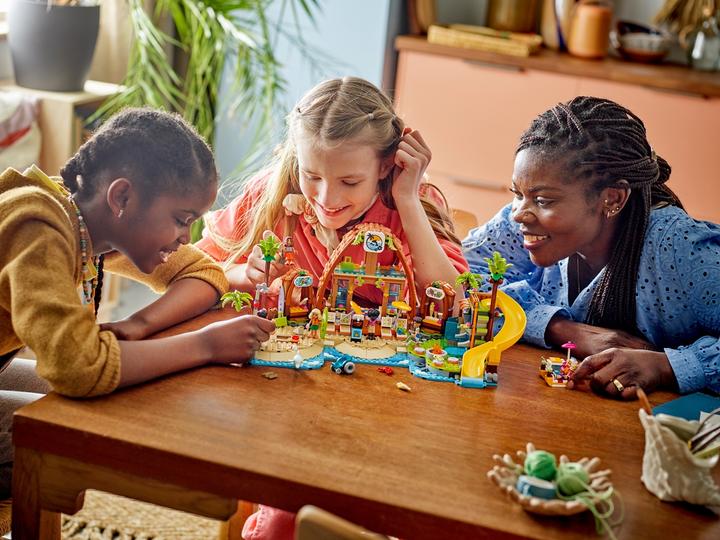 Produktbild LEGO Familienurlaub im Strandresort (42673, LEGO Friends)
