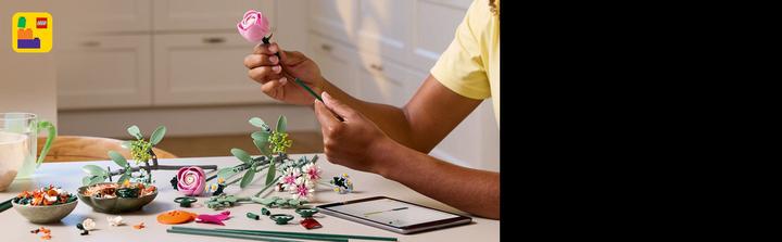 Produktbild LEGO Schöner Rosafarbener Blumenstrauss (10342, LEGO Botanical, LEGO Icons)