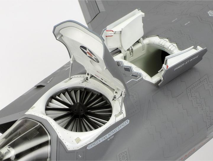 Actual product image Tamiya F-35B Lightning II