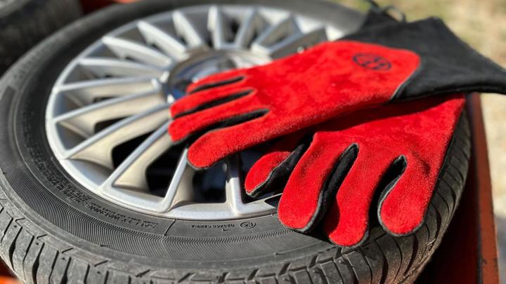 Produktbild TOP VW Grillhandschuhe (Kevlar-Fäden, Baumwolle und Rindsleder)