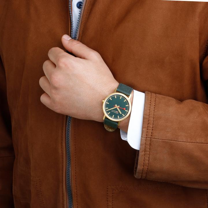 Actual product image Mondaine Classic - inspired by nature - Ip Gold (Analogue wristwatch, 40 mm)