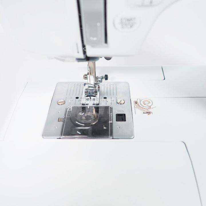 Produktbild Room05 CARINA Diamond Computer Nähmaschine Versandrückläufer