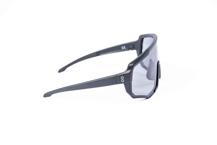 Produktbild Coast Optics Nita XL Sportbrille schwarz mit Photochromen Glas (Schwarz)