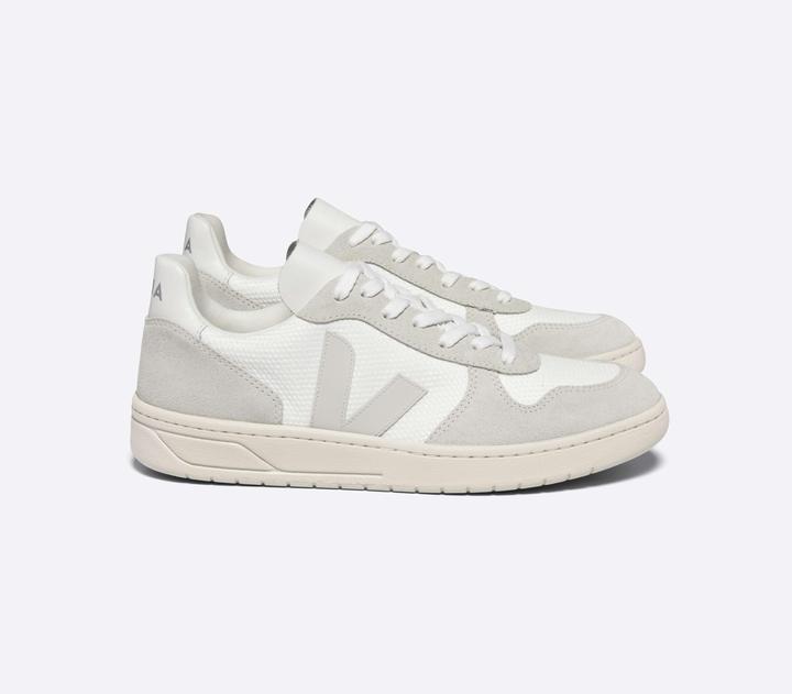 Actual product image Veja V-10 (40)