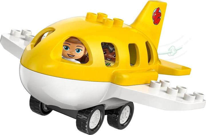 Actual product image LEGO Erster Besuch im Flughafen (10443)