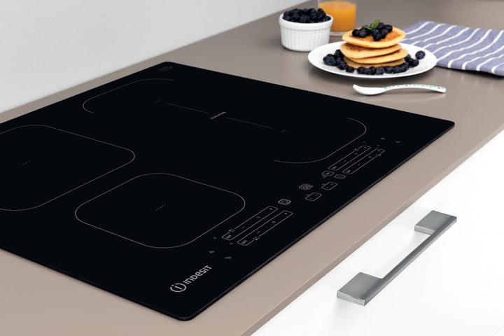Produktbild Indesit IB 65B60 NE Schwarz Integriert 59 cm Zonen-Induktionskochfeld 4 Zone(n)