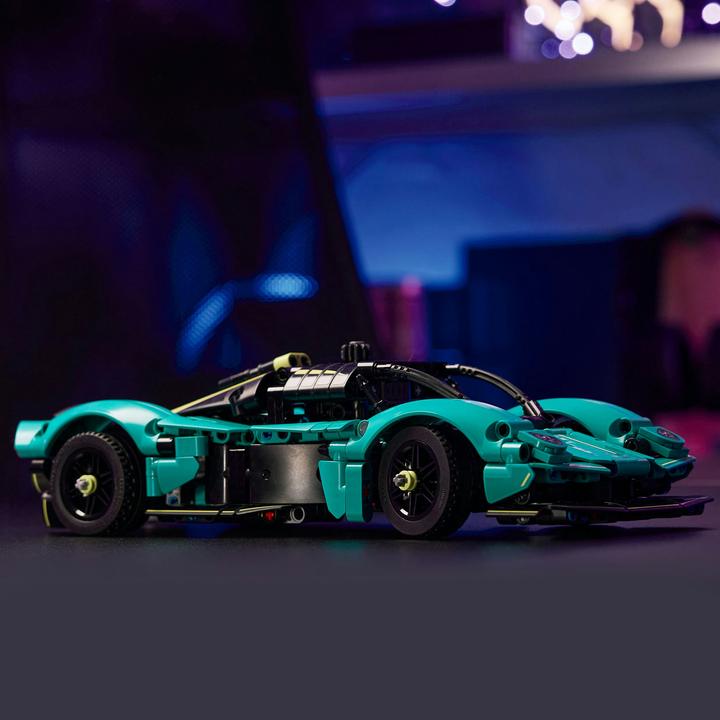 Actual product image LEGO Aston Martin Valkyrie (42208, LEGO Technic)