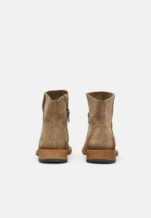 Actual product image Felmini This stiff boot from is made from suede. They offer a perfect blend of (37)