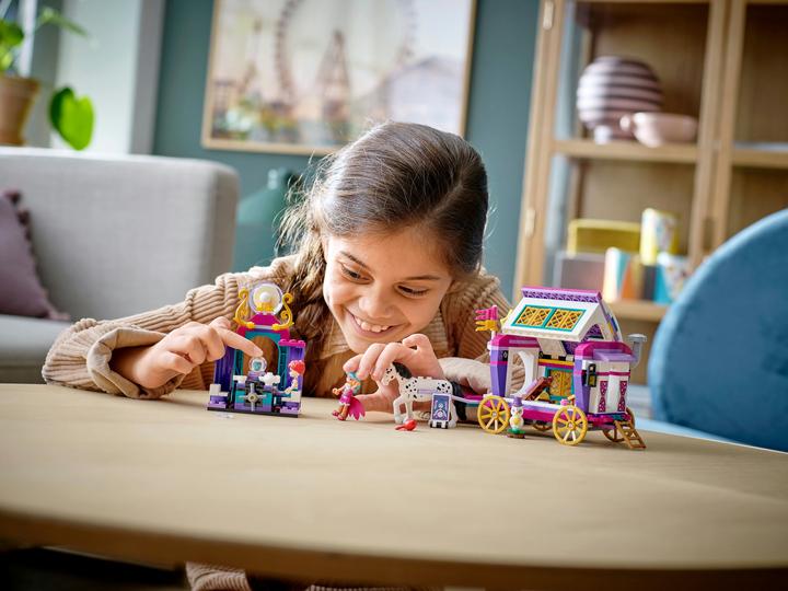 Produktbild LEGO Magischer Wohnwagen (41688, LEGO Friends)