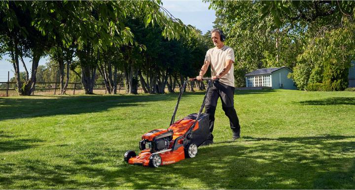 Actual product image Husqvarna LC 347VE (Petrol)