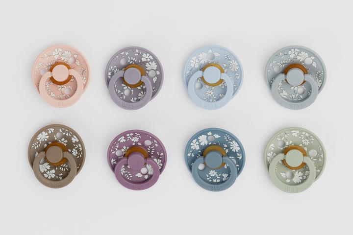 Immagine prodotto Bibs Colore x Liberty Nuggi 2 PACK Lattice Camomilla prato rotondo 6-12m Miscela di legno (2 x, 6 - 12 M.)